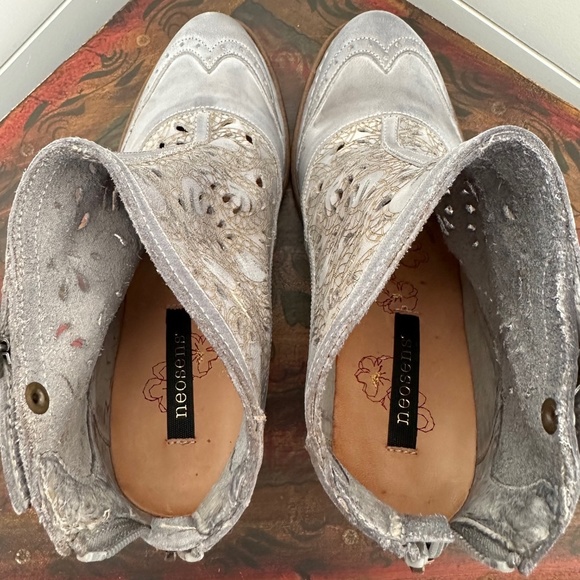 Neosenes Grey Rococo Boots - Picture 9 of 11